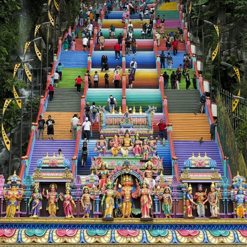 Batu Caves Tour – Colorful Staircase and Temple Entrance Colorful staircase at Batu Caves temple entrance, a must-see stop on any Batu Caves tour from Kuala Lumpur