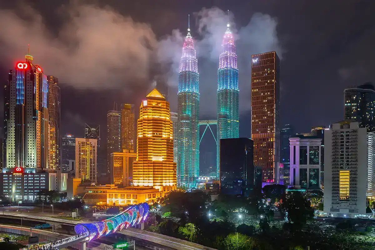 Saloma Bridge and KLCC Skyline at Night – Kuala Lumpur Attractions