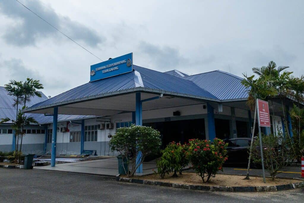 Terminal Feri Penumpang Teluk Gading in Rompin Pahang — Tanjung Gemok Jetty ferry terminal for Tioman Island
