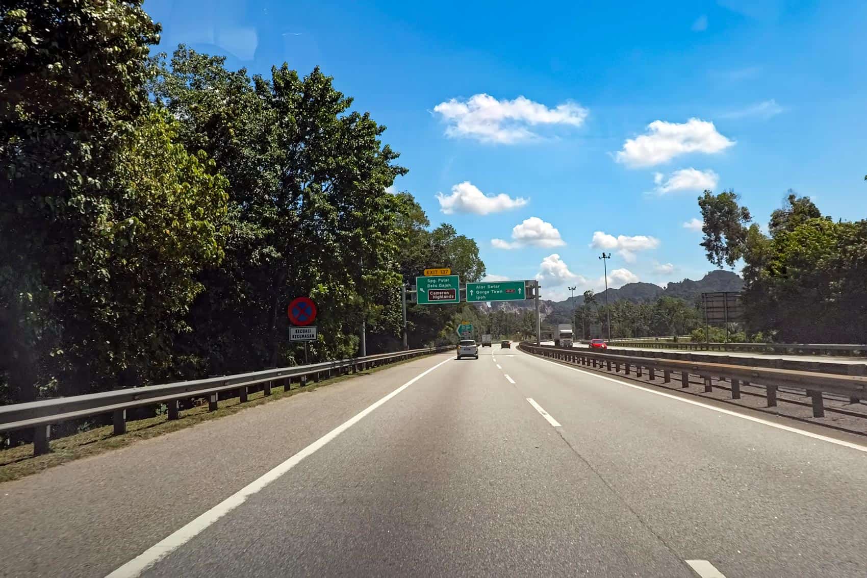 Highway signboard at Exit 157 showing directions to Cameron Highlands and George Town Ipoh on the North-South Expressway